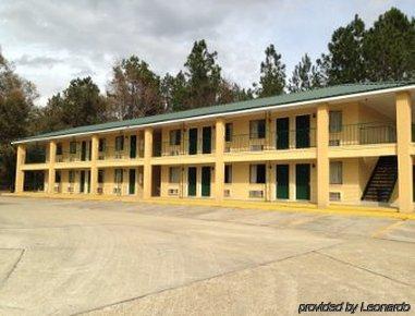 Super 8 By Wyndham Picayune Exterior photo